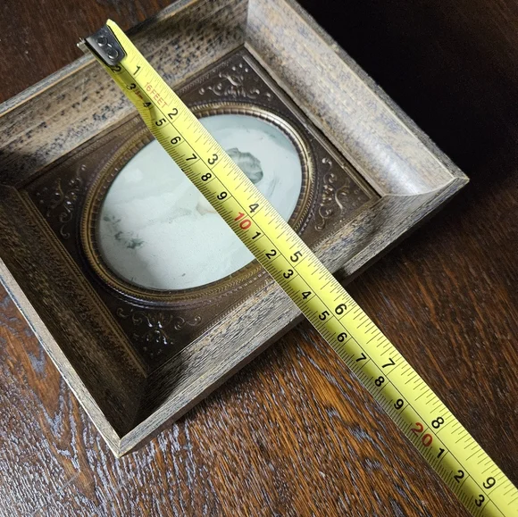 Vintage Ornate Brown and Gold Photo Frame. - Picture 10 of 10
